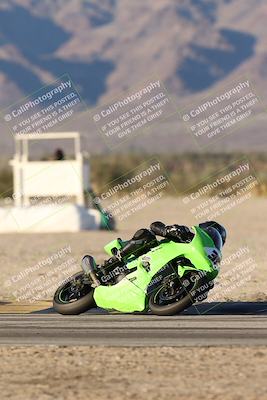 media/Dec-07-2025-CVMA (Sun) [[3e7d2de5dc]]/Race 18-Formula Twins-Formula 40 UL/